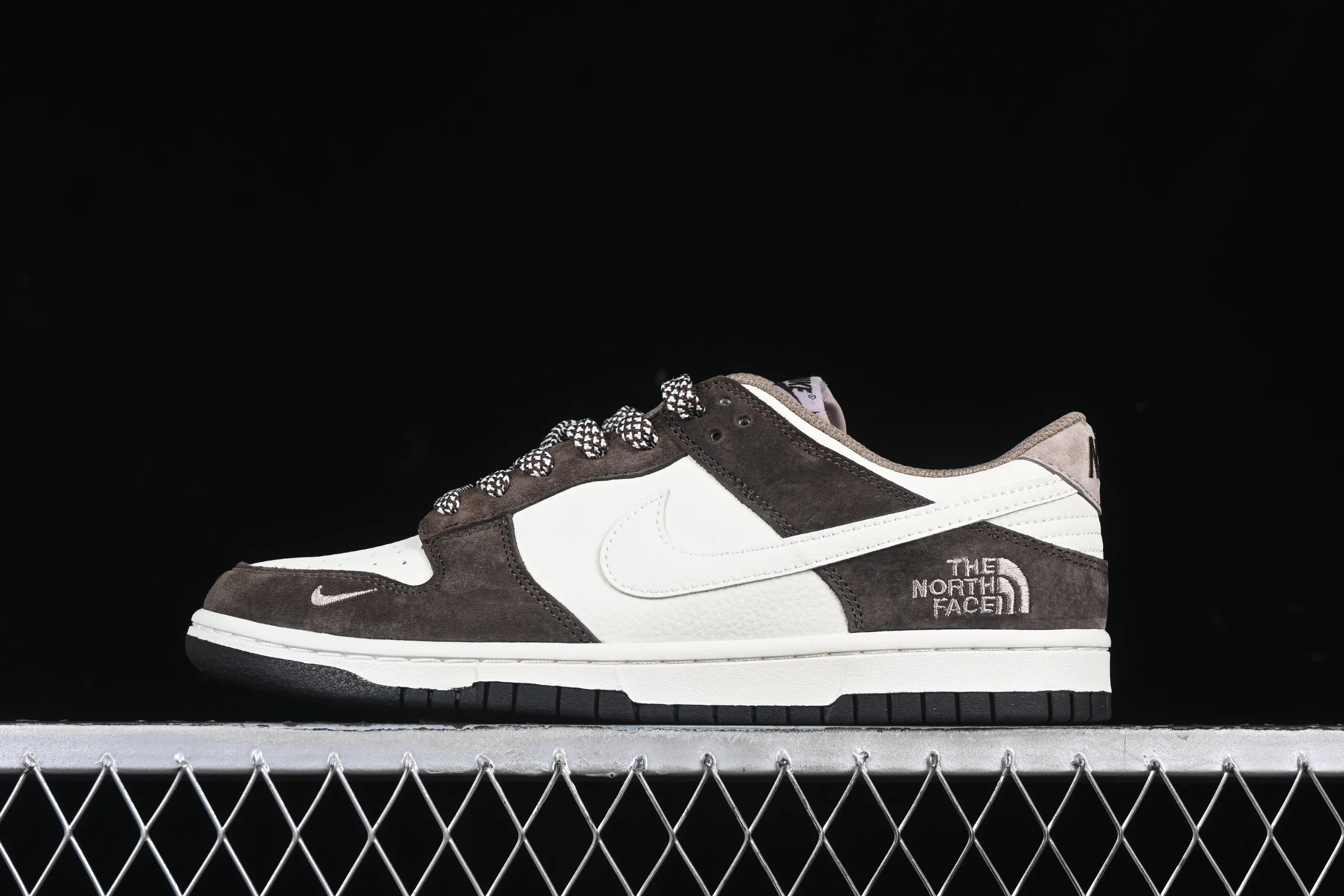 All categories Nk SB Dunk Series Nk SB Dunk Low High-end customized low-top sneakers Nk SB Dunk Low North Face joint black and brown Anniversary high-end customized low-top casual sneakers DJ2024-058